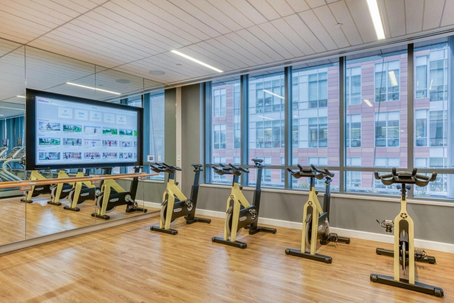 Kendall Sq W Gym Nr Mit Mgh Bos-36 * Cambridge